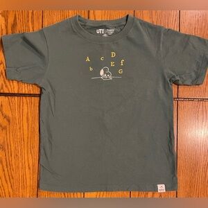 Uniqlo Peanuts short sleeve graphic tee, green, size 7-8, unisex
